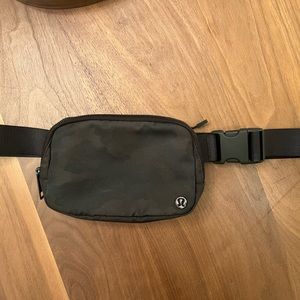 Lululemon Everywhere Belt Bag